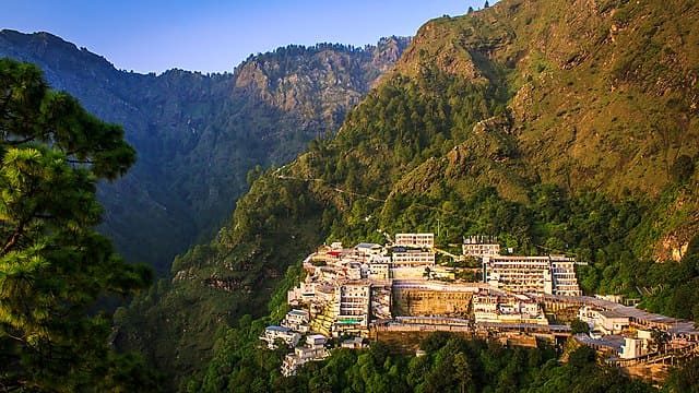 Delhi to Vaishno Devi Flight Package @ 25% OFF